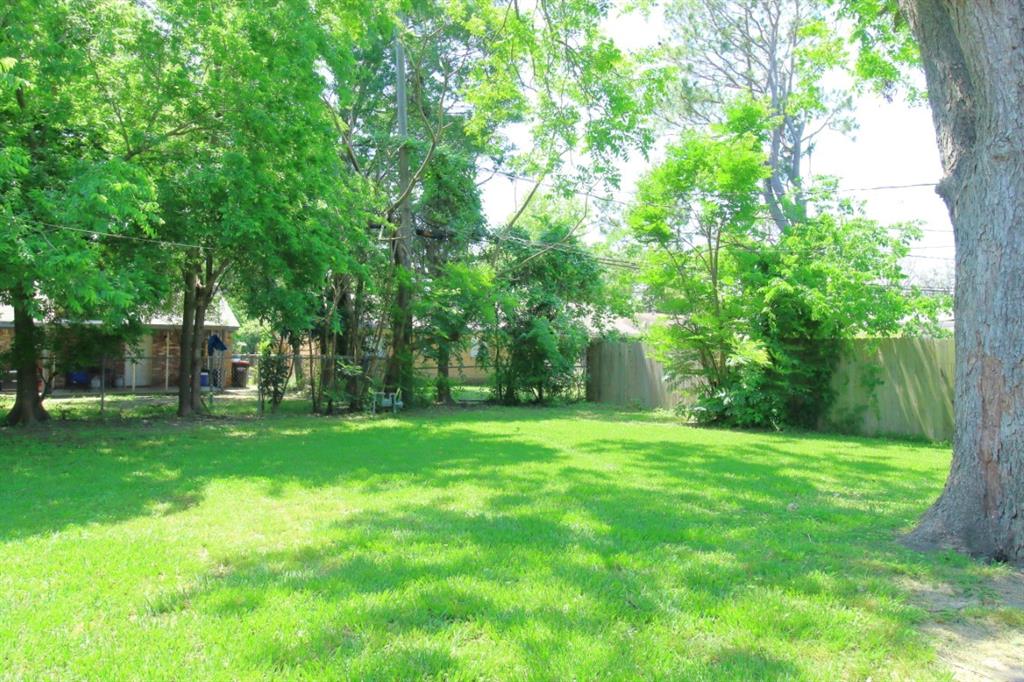 701 Meadowglen Drive, Baytown, Texas image 12