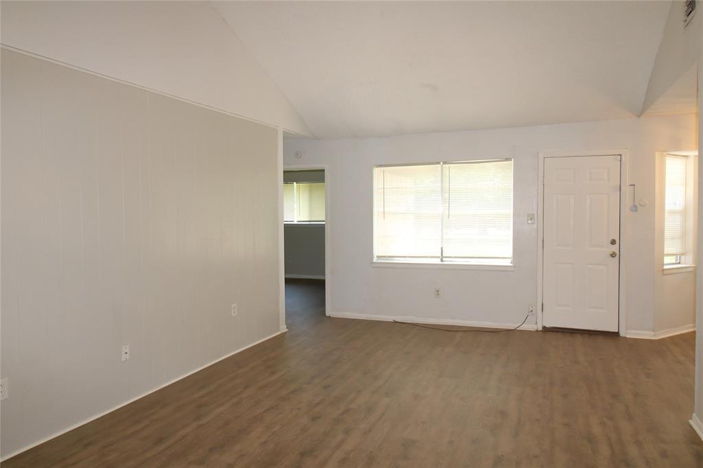 701 Meadowglen Drive, Baytown, Texas image 3