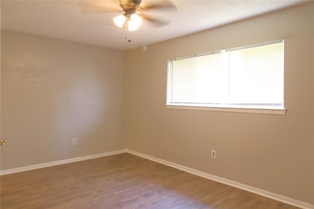701 Meadowglen Drive, Baytown, Texas image 6