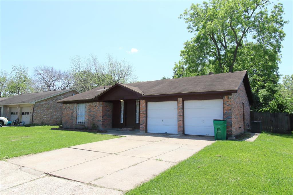 701 Meadowglen Drive, Baytown, Texas image 2