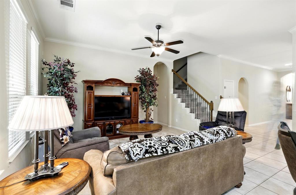 2233 Oak Circle Drive N