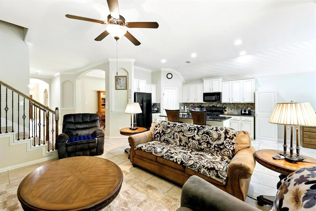 2233 Oak Circle Drive N