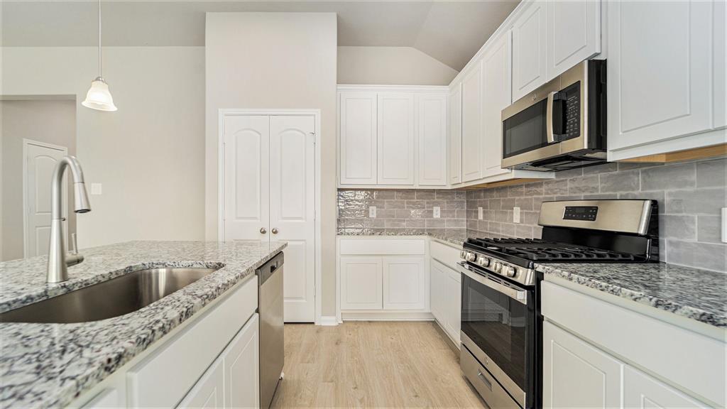 855 Waukegan Road, Conroe, Texas image 13