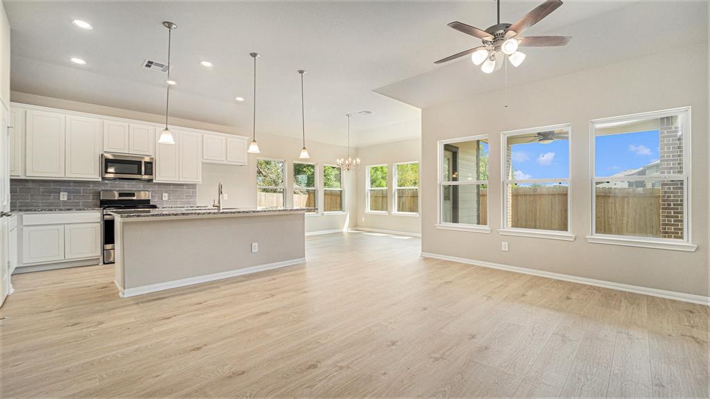 855 Waukegan Road, Conroe, Texas image 1