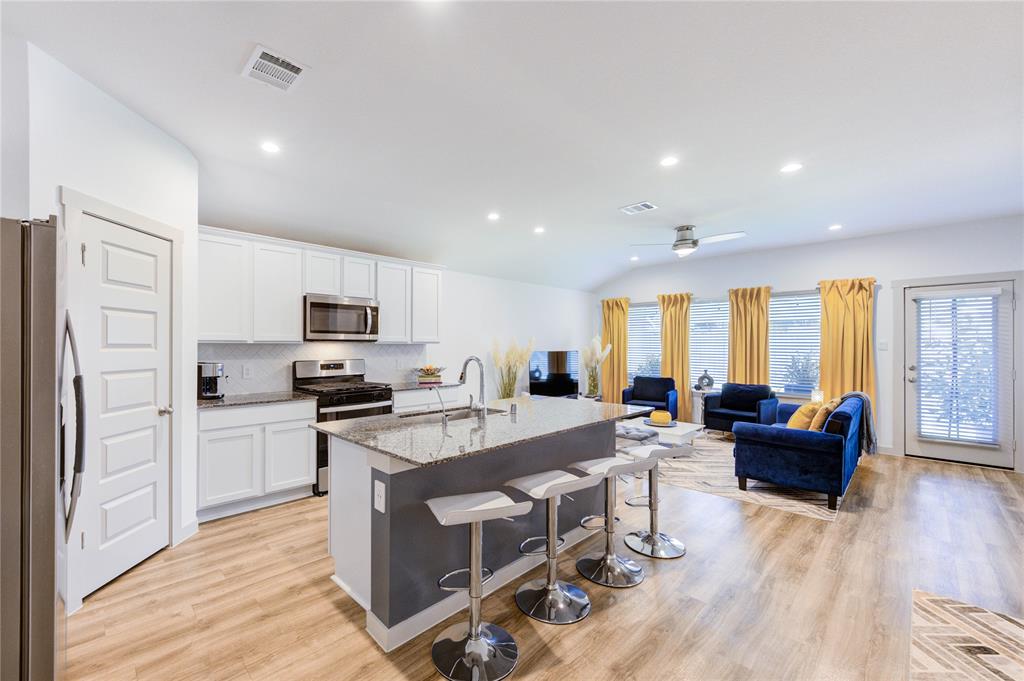 9907 Palm Royal Drive