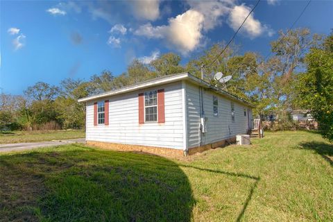 A home in Anahuac