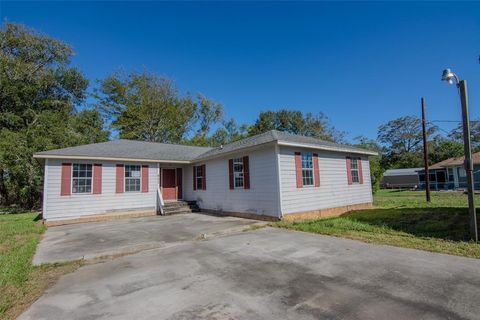 A home in Anahuac