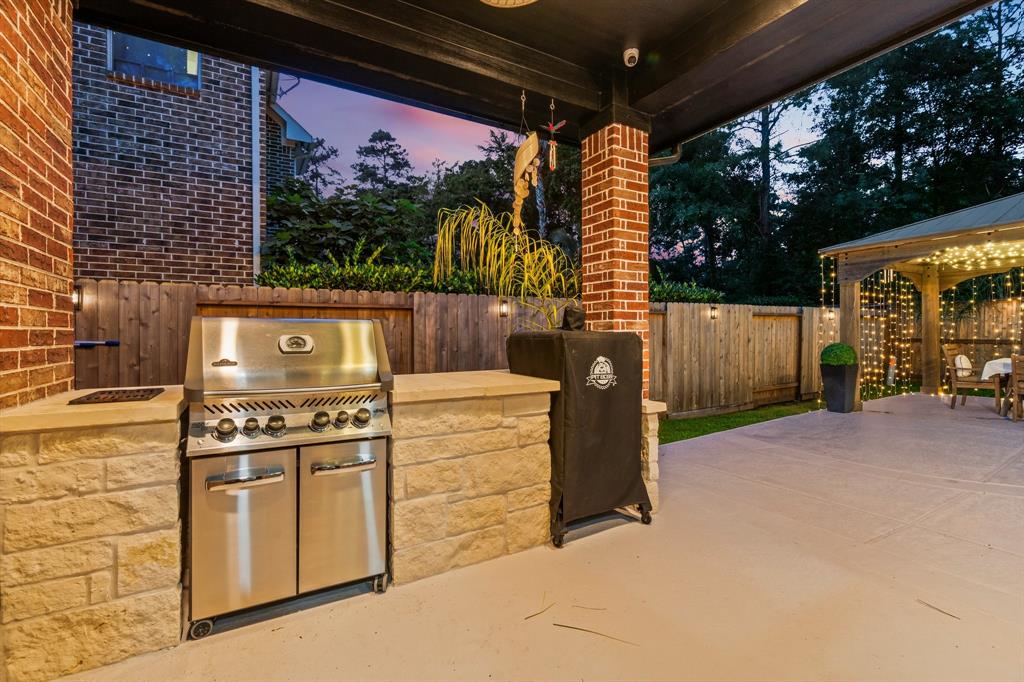 2 N Bantam Woods Circle, The Woodlands, Texas image 45
