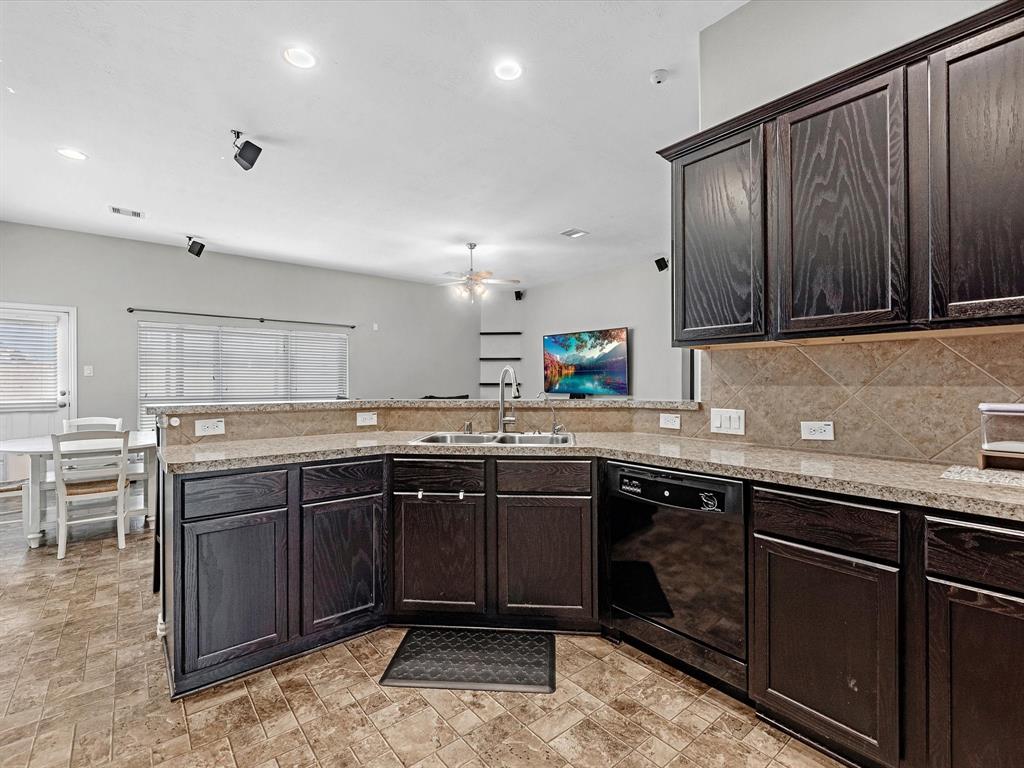 1514 Lochstone Drive, Houston, Texas image 13
