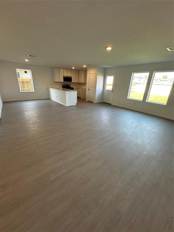6010 Starling Drive, Baytown, Texas image 4