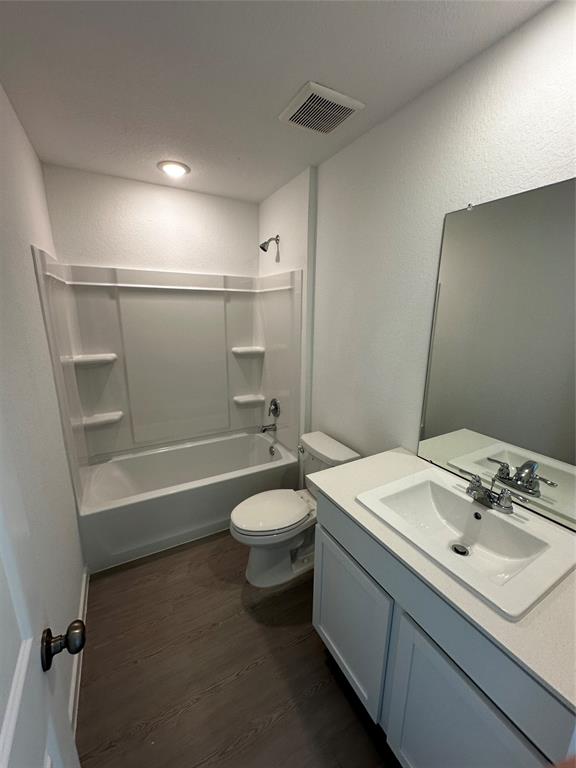 6010 Starling Drive, Baytown, Texas image 8