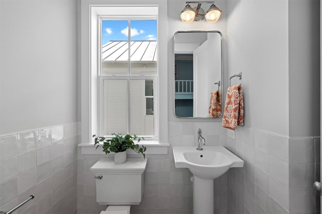 2604 E Seaside Drive, Galveston, Texas image 17