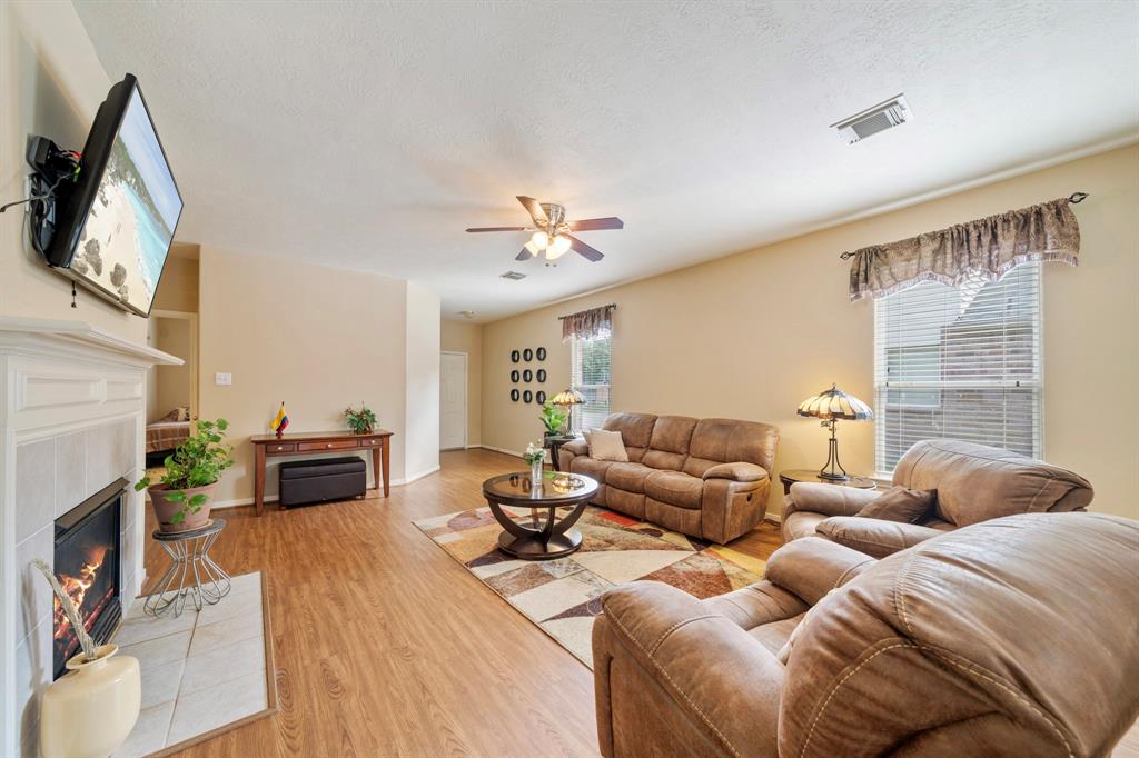715 Slate Valley Lane, Spring, Texas image 4