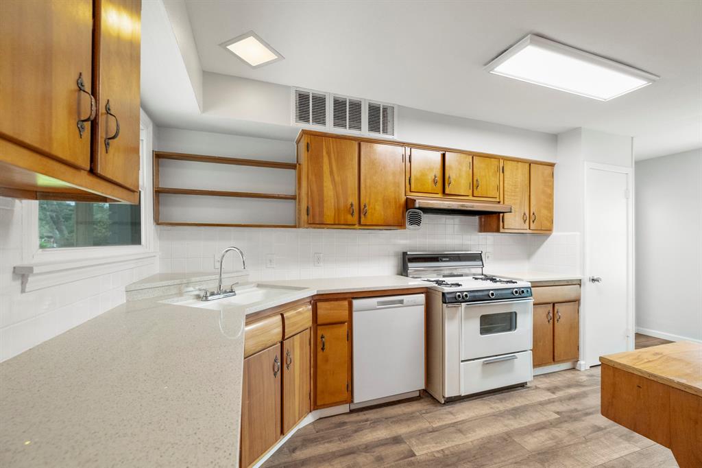 606 Clayton Street, Tomball, Texas image 21