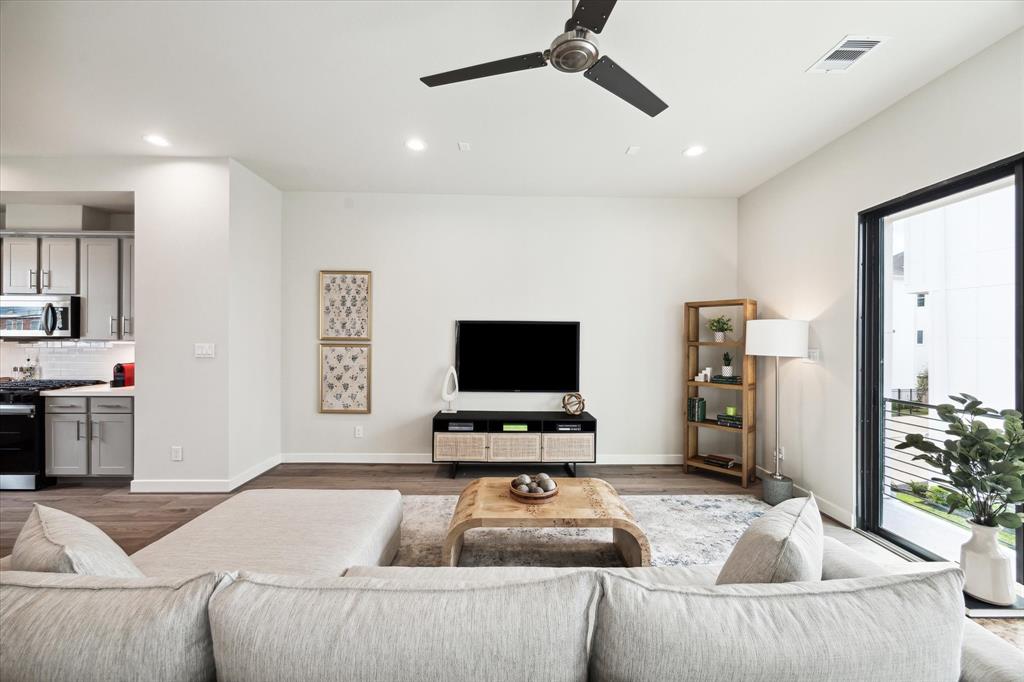 123 Eastwood Street St, Houston, New York image 6