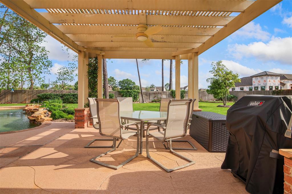 12502 Village Crest Court, Tomball, Texas image 39