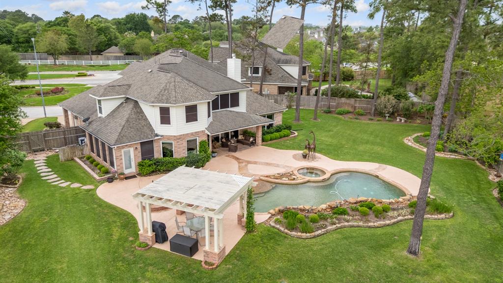 12502 Village Crest Court, Tomball, Texas image 2