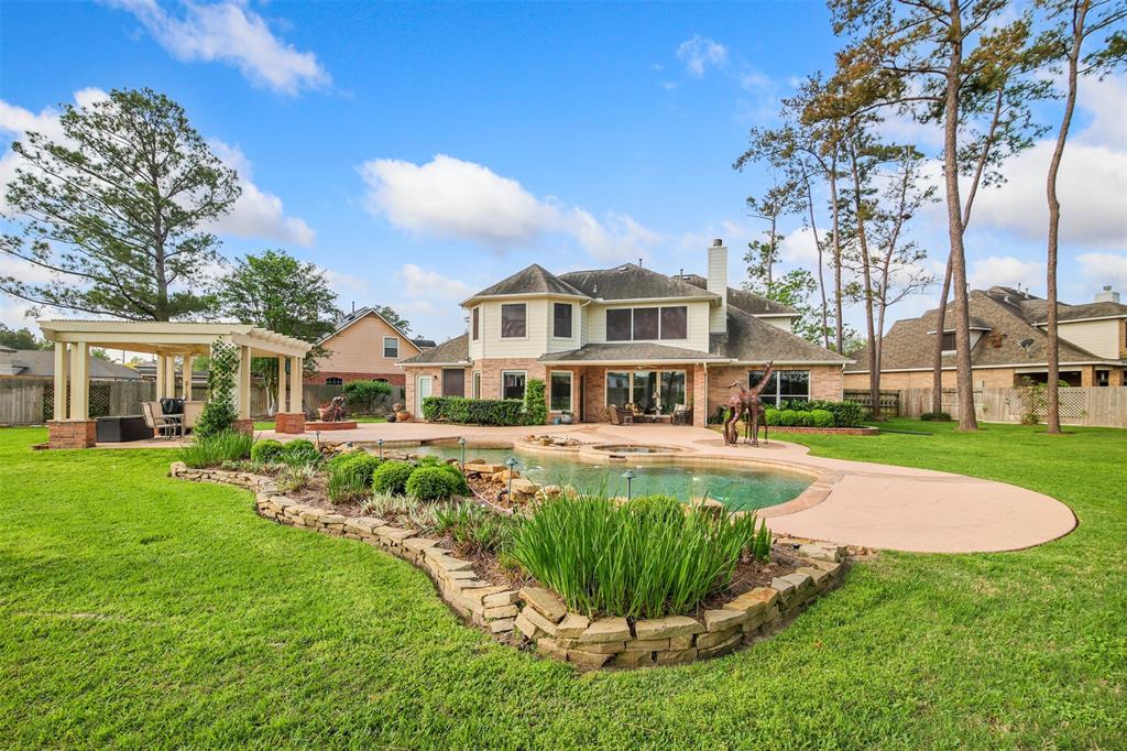 12502 Village Crest Court, Tomball, Texas image 3