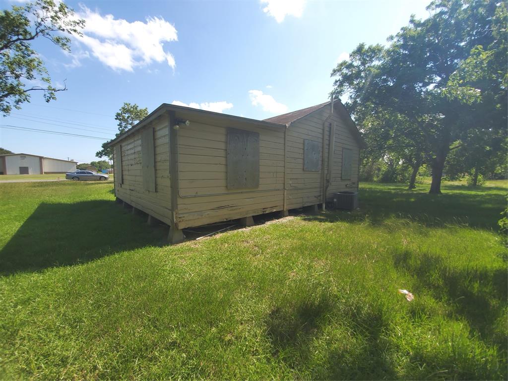 913 Whitson St, Bay City, Texas image 9