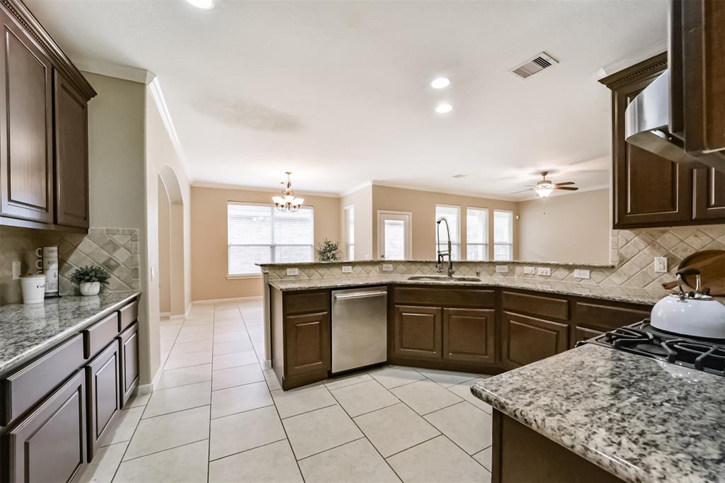 1216 N Riviera Circle, Pearland, Texas image 11