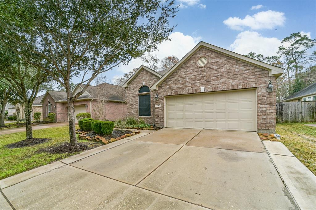 1216 N Riviera Circle, Pearland, Texas image 2