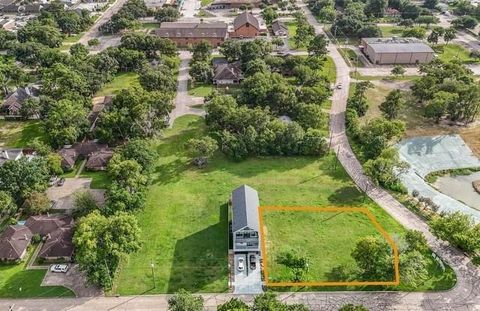 200 Quaker Drive Friendswood TX 77546