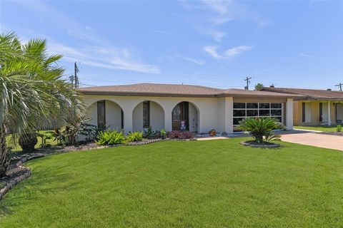 Single Family Residence in Galveston TX 2809 Palm Circle.jpg