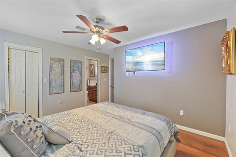 Single Family Residence in Galveston TX 2809 Palm Circle 16.jpg