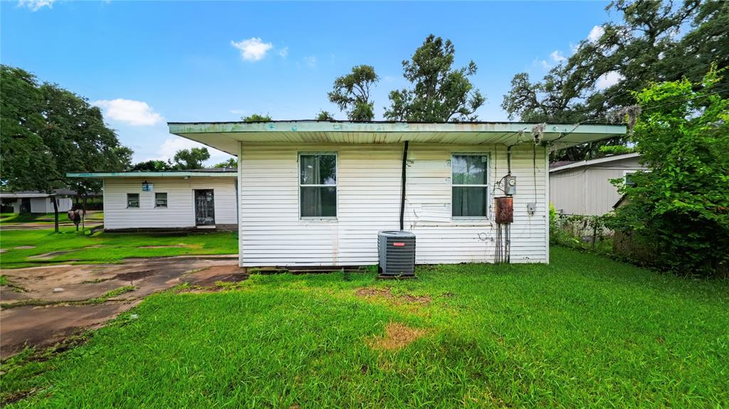 102 Jasmine Street, Lake Jackson, Texas image 2