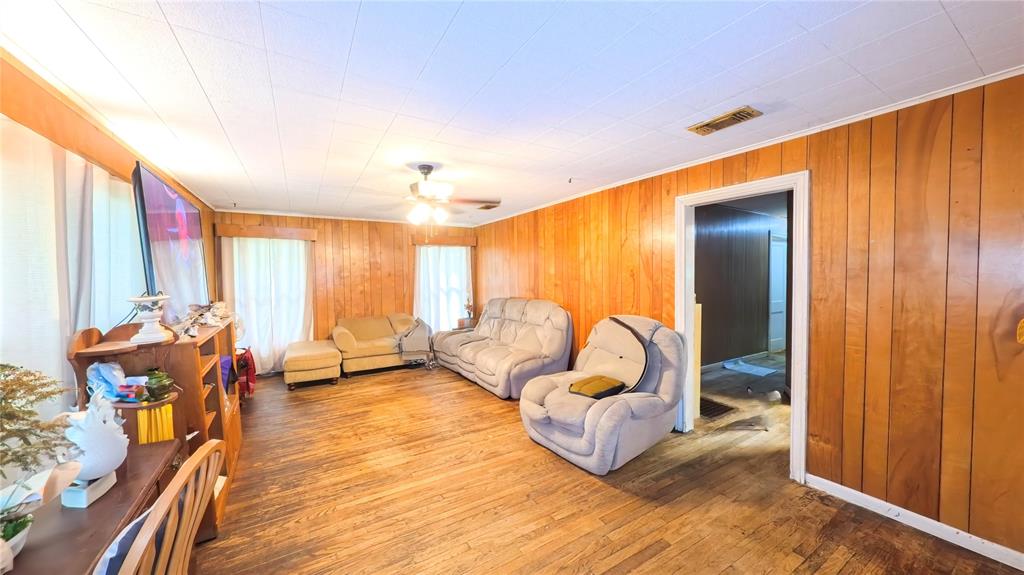 102 Jasmine Street, Lake Jackson, Texas image 13