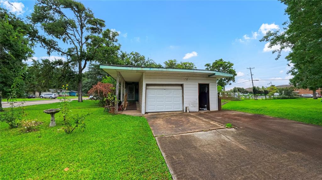 102 Jasmine Street, Lake Jackson, Texas image 5