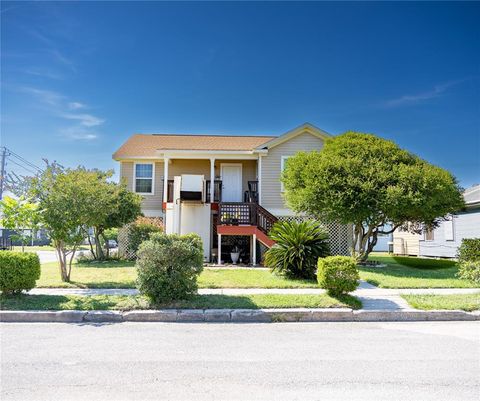 Single Family Residence in Galveston TX 4928 Alamo Drive.jpg