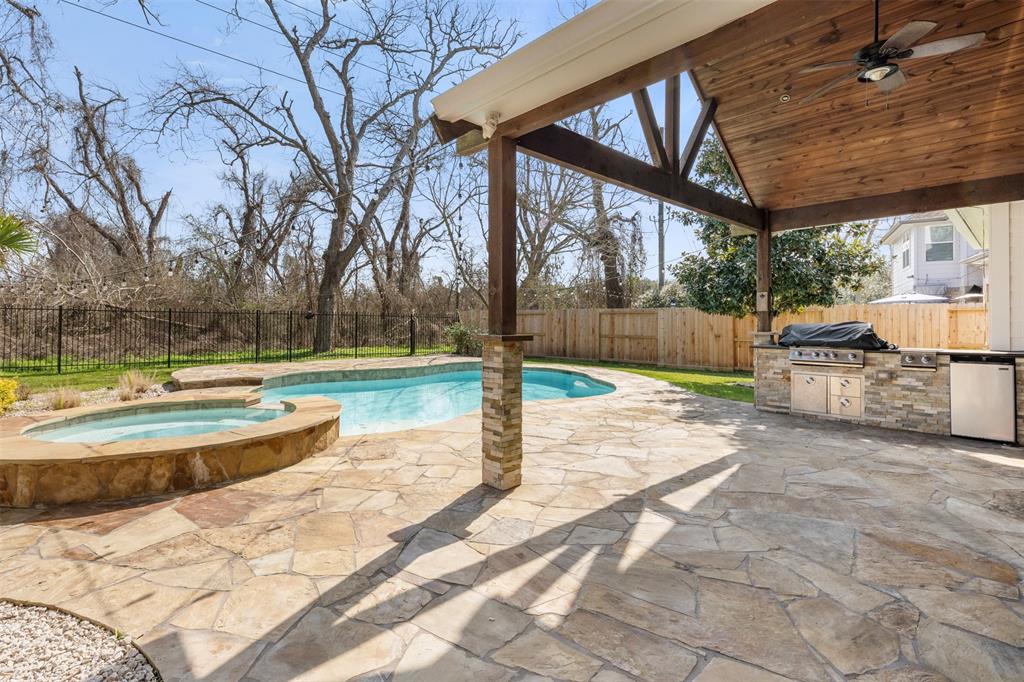3106 Five Oaks Drive, Missouri City, Texas image 30