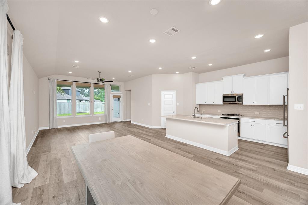 635 Lost Maples Bend Lane, Conroe, Texas image 16