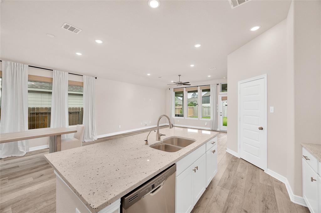 635 Lost Maples Bend Lane, Conroe, Texas image 14