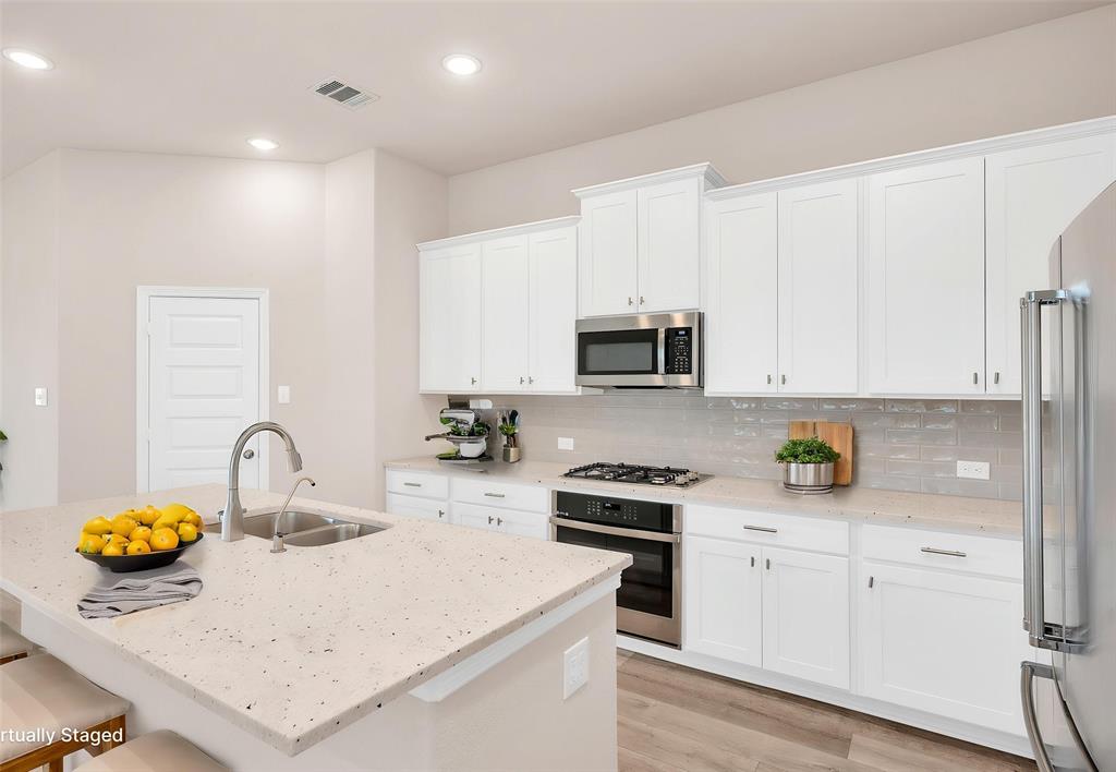 635 Lost Maples Bend Lane, Conroe, Texas image 3