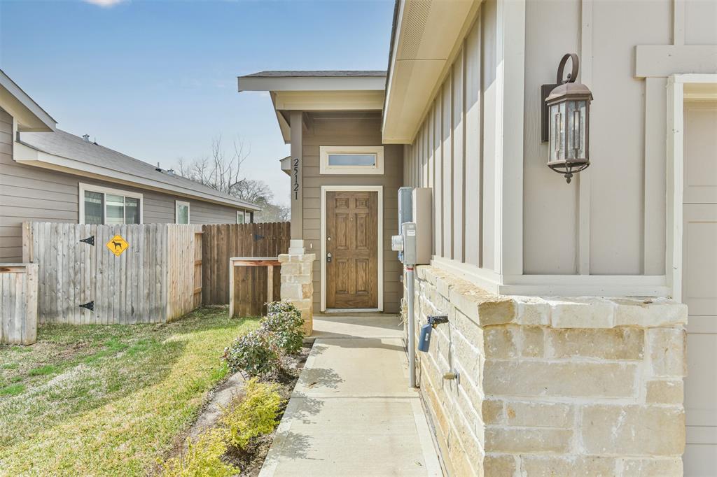 9902-9906 Grosbeak Lane