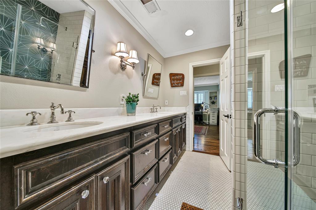 807 Frostwood Drive, Houston, Texas image 32