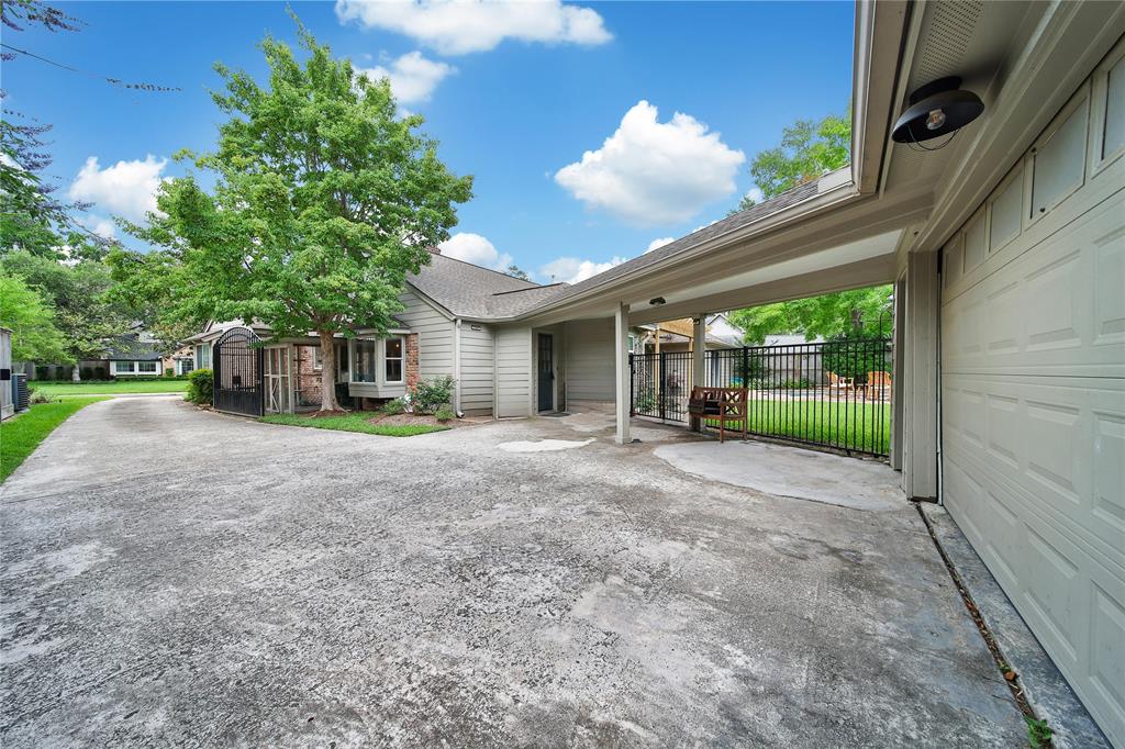 807 Frostwood Drive, Houston, Texas image 40