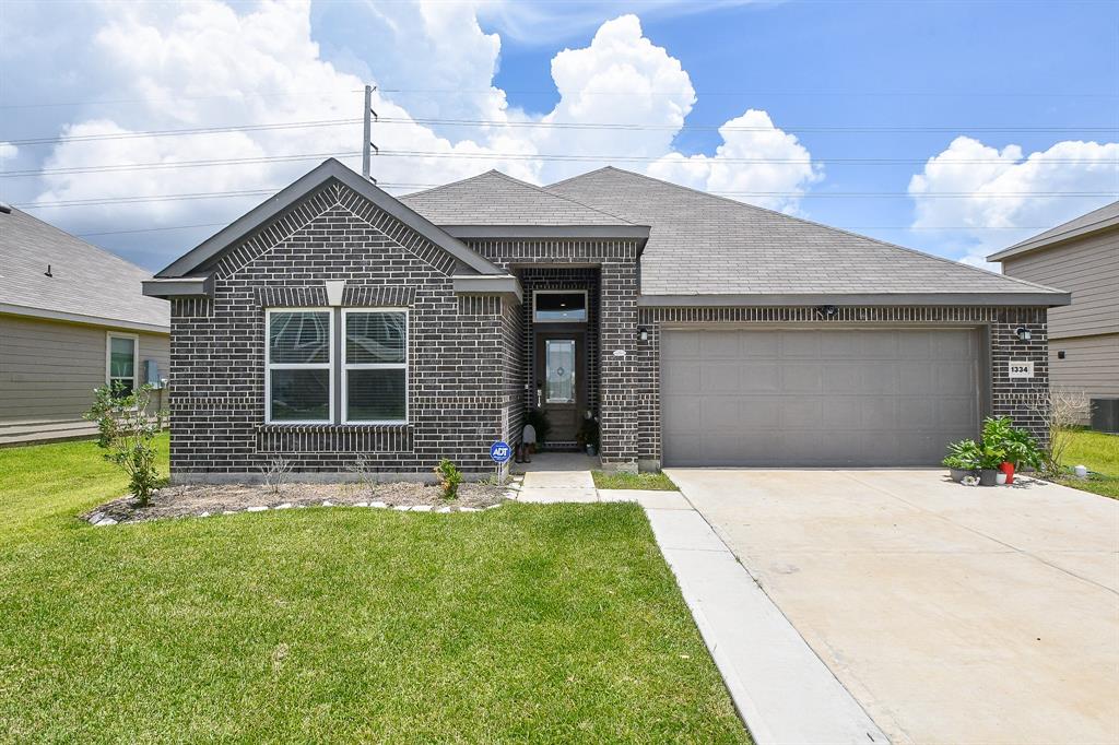 1334 Green Jay Lane, La Marque, Texas image 1