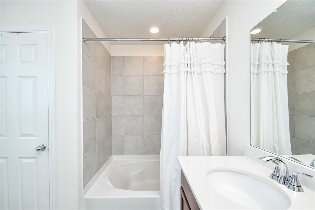 1334 Green Jay Lane, La Marque, Texas image 6