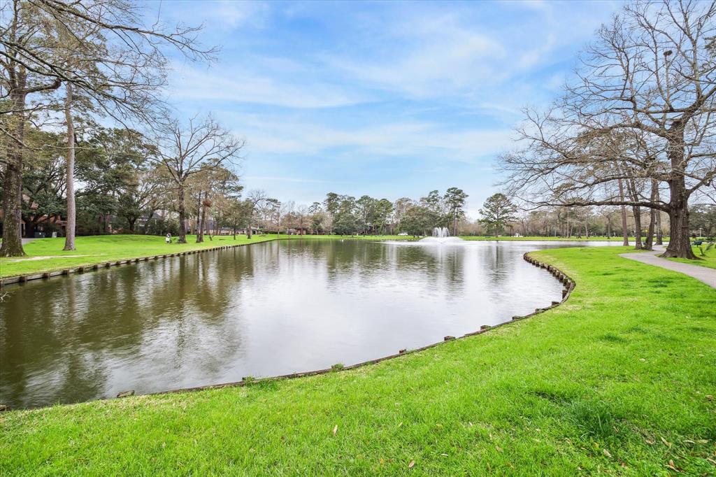 2323 Pleasant Creek Drive, Kingwood, Texas image 3