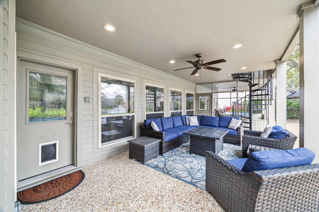 2323 Pleasant Creek Drive, Kingwood, Texas image 33