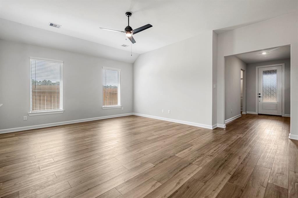 15683 Honey Cove Drive, Conroe, Texas image 3