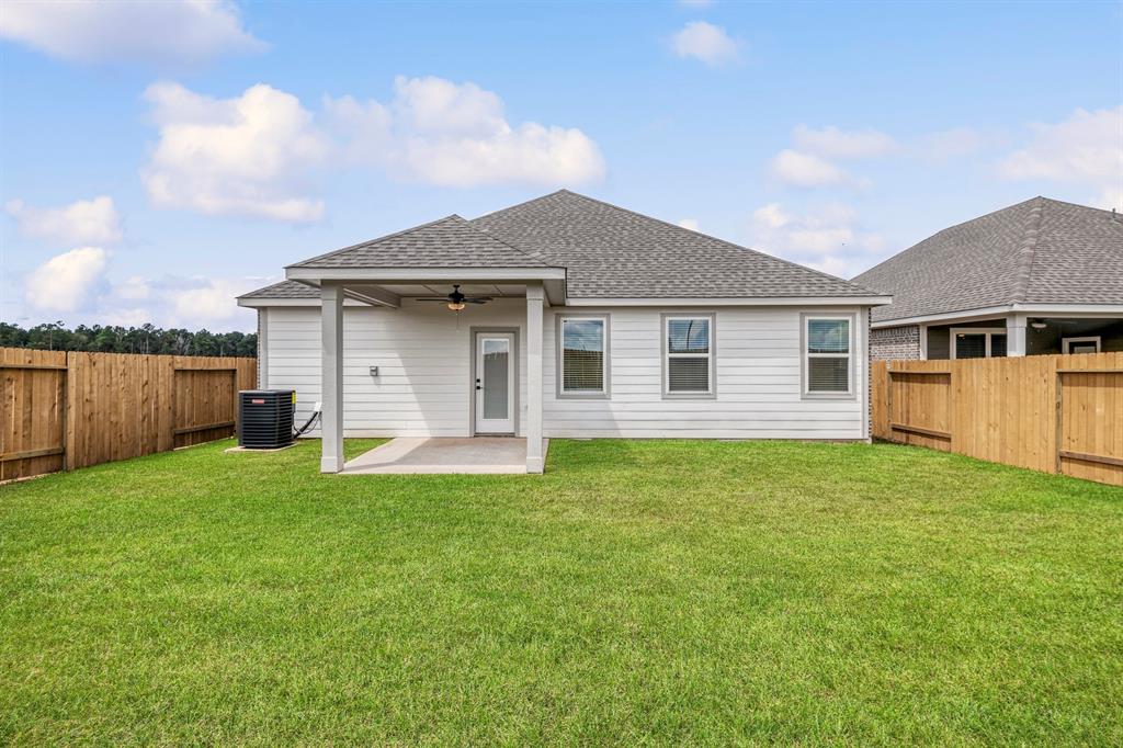 15683 Honey Cove Drive, Conroe, Texas image 2