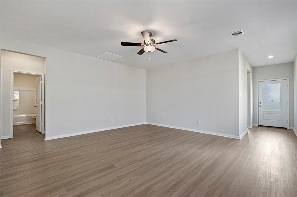 1023 Whispering Winds Dr, Beasley, Texas image 3