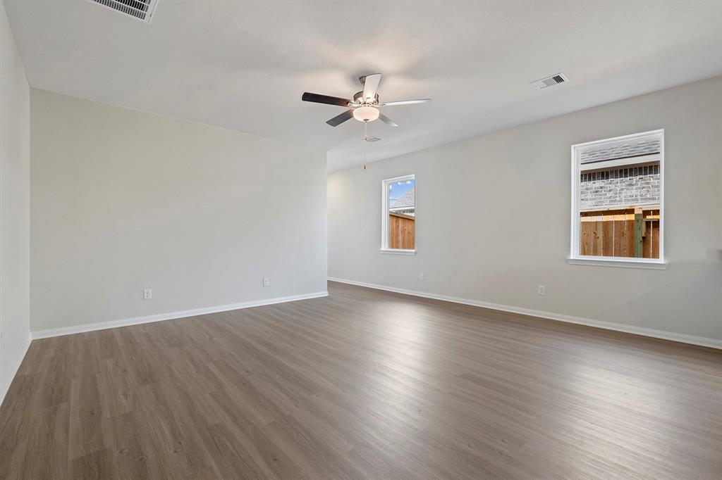 1023 Whispering Winds Dr, Beasley, Texas image 4