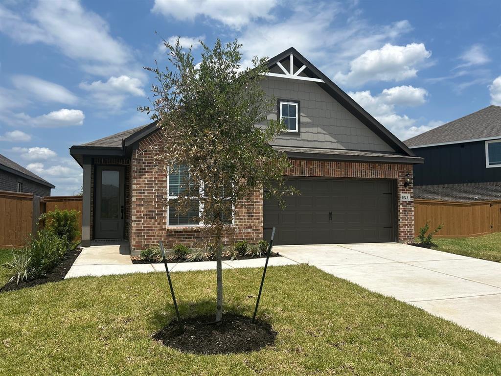 1023 Whispering Winds Dr, Beasley, Texas image 1