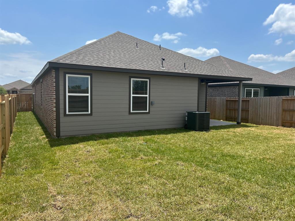 1023 Whispering Winds Dr, Beasley, Texas image 2