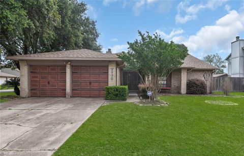 Single Family Residence in Houston TX 8826 Parkcrest Forest Drive.jpg